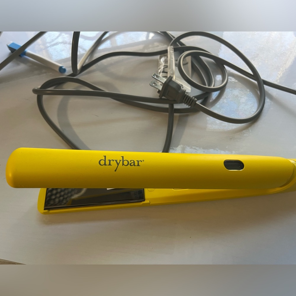 DRYBAR
The Tress Press Straightening Iron